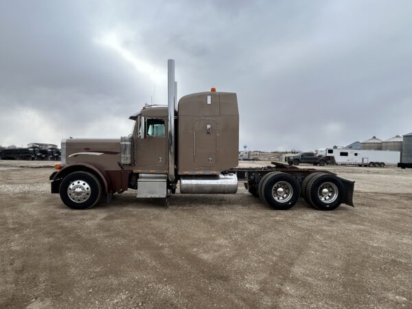 2001 379 Peterbilt - Image 3