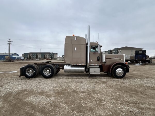 2001 379 Peterbilt - Image 6