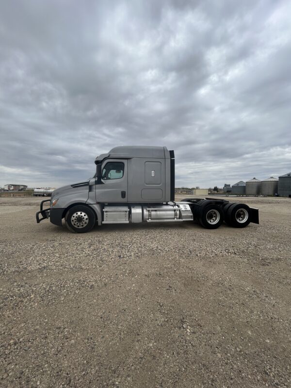 2020 Freightliner Cascadia - Image 2