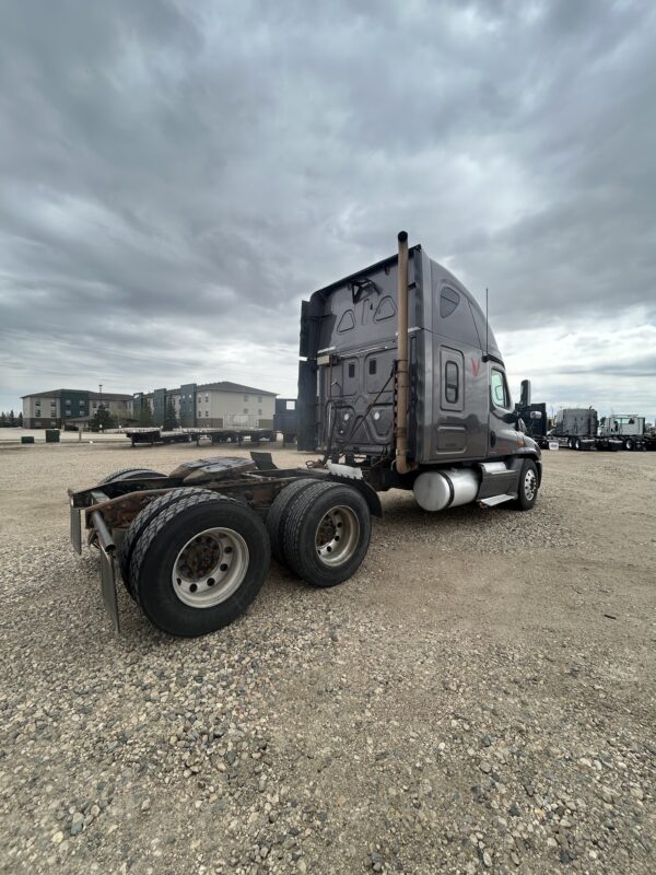 2011 Freightliner Cascadia - Image 6