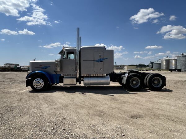 1999 379 Peterbilt - Image 2