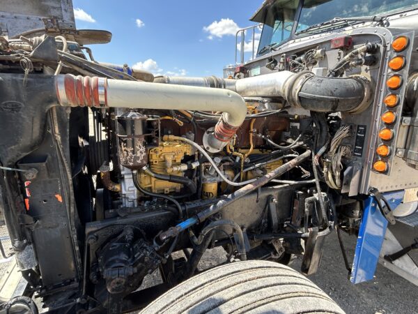1999 379 Peterbilt - Image 16