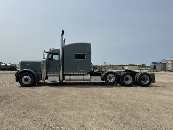 2006 379 EXHD Peterbilt - Image 2