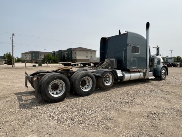 2006 379 EXHD Peterbilt - Image 4