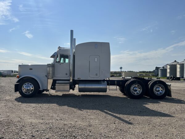 1998 Peterbilt EXHD 379 - Image 2