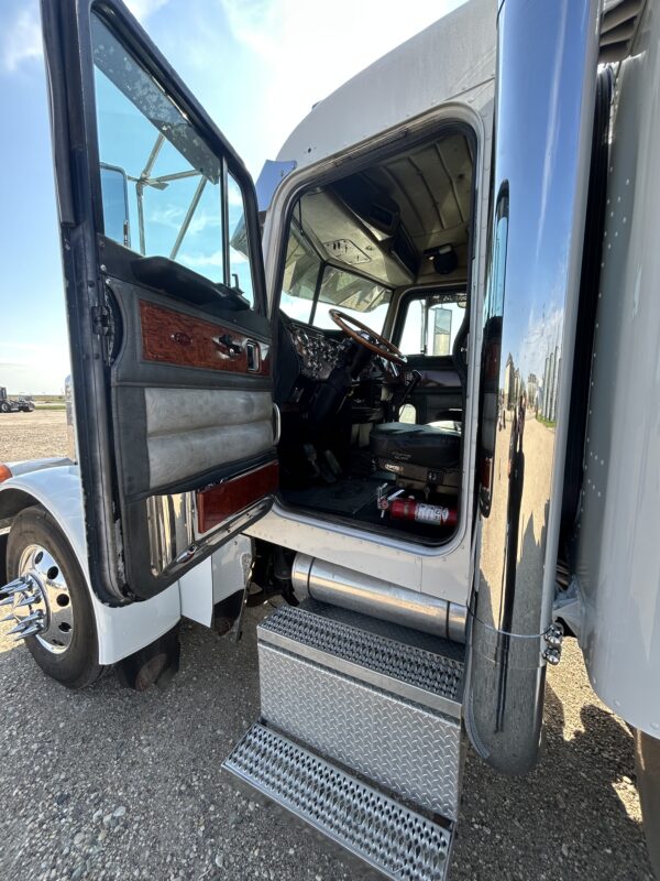 1998 Peterbilt EXHD 379 - Image 7
