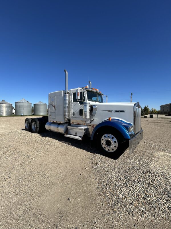 2005 Kenworth W900L - Image 6