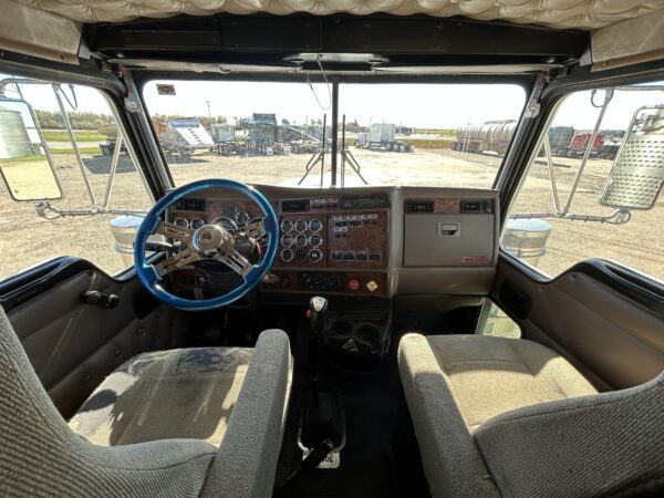 2005 Kenworth W900L - Image 8