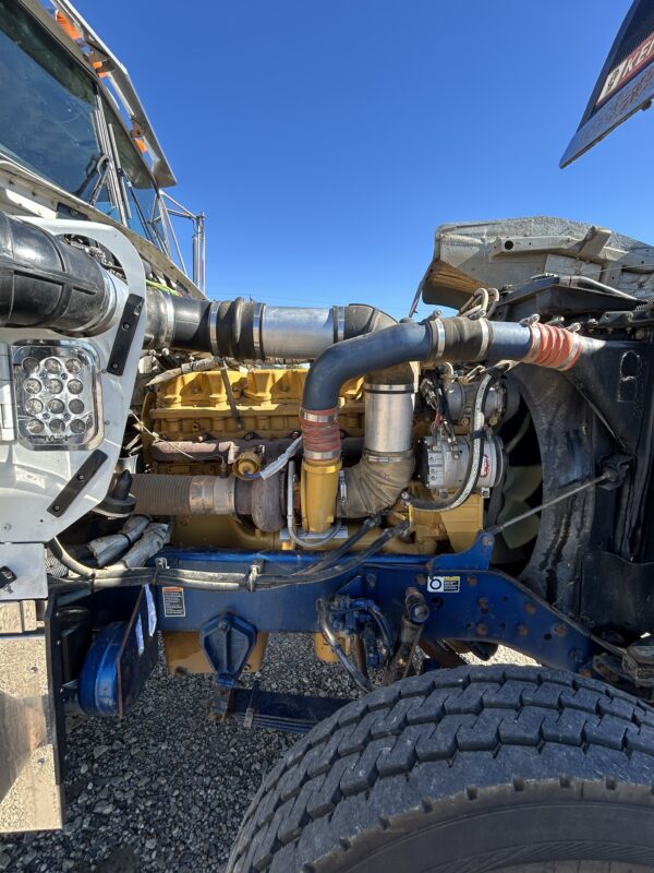2005 Kenworth W900L - Image 12
