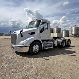 2017 Peterbilt 579 Daycab