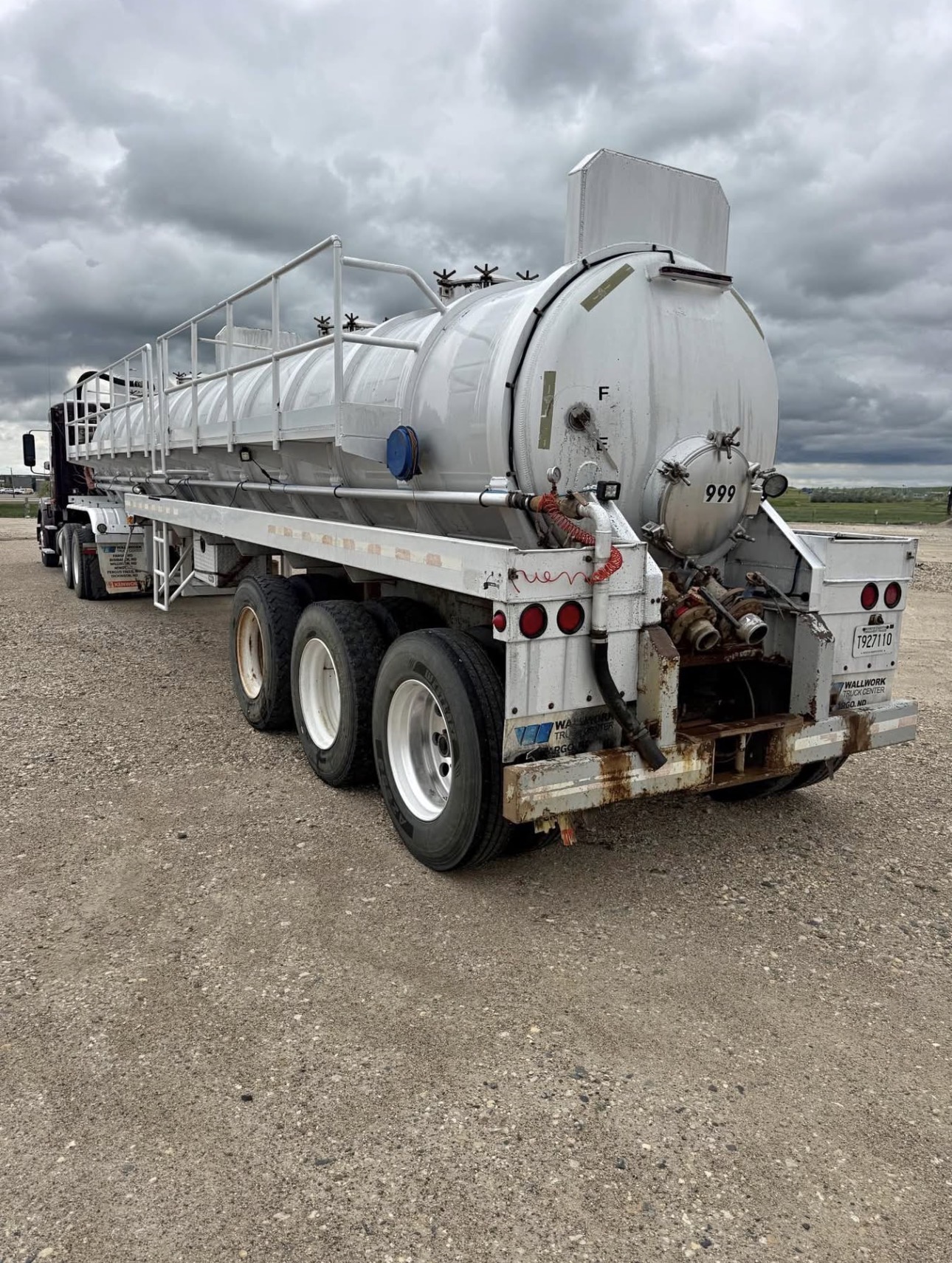 2012 Dragon 165 Vac Trailer - Image 2